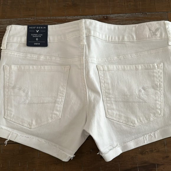 Never worn white size 6 American Eagle white shorts - Picture 4 of 5